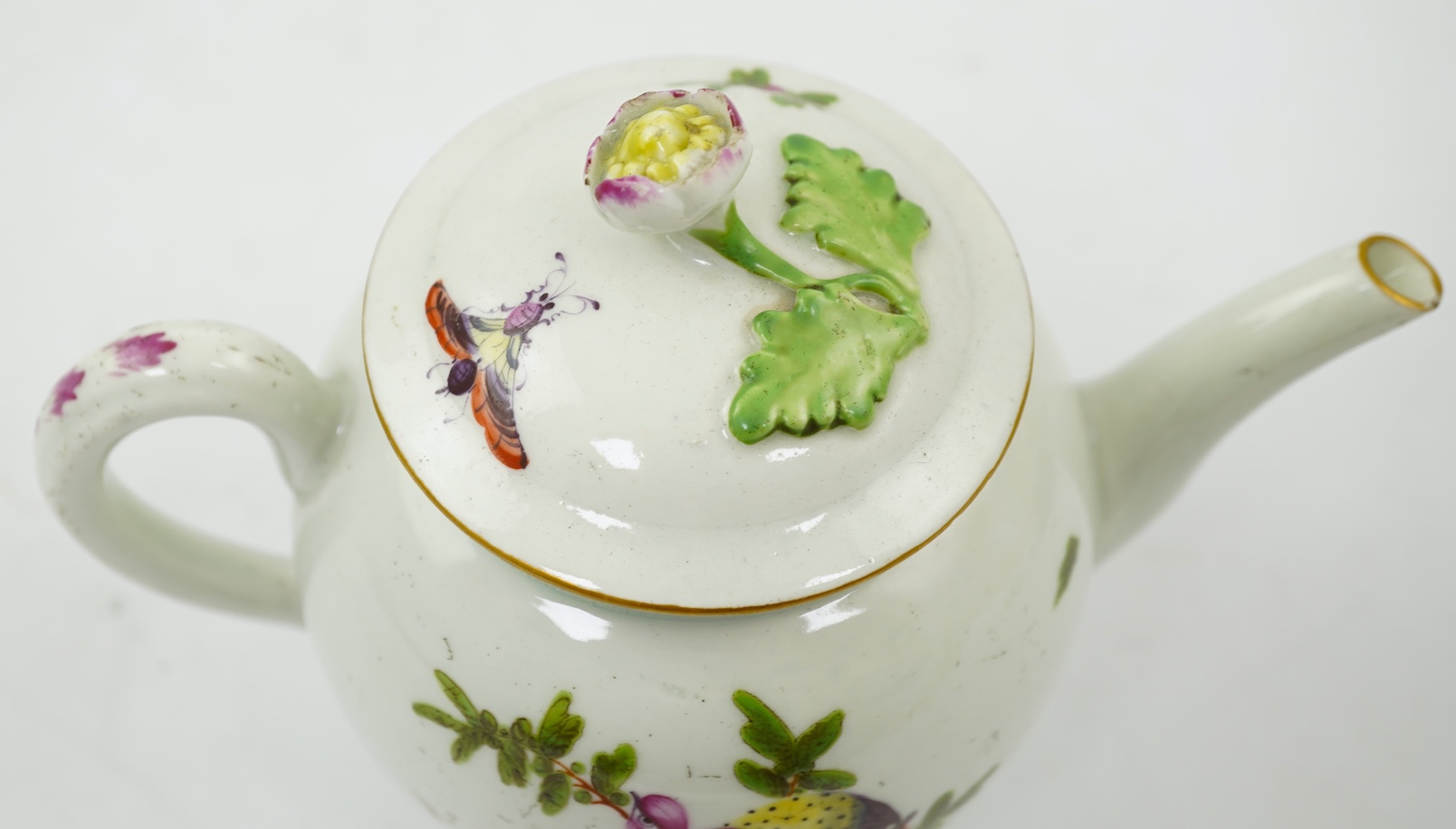 A Worcester teapot, hand painted with birds and foliage, c.1775, 17cm wide